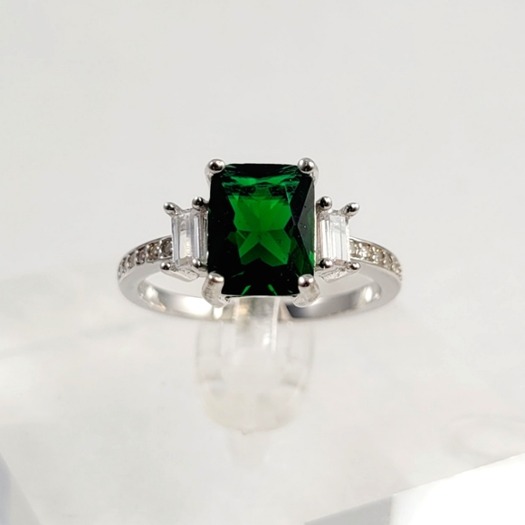 Sterling 2ct Emerald Ring - Picture 15 of 15
